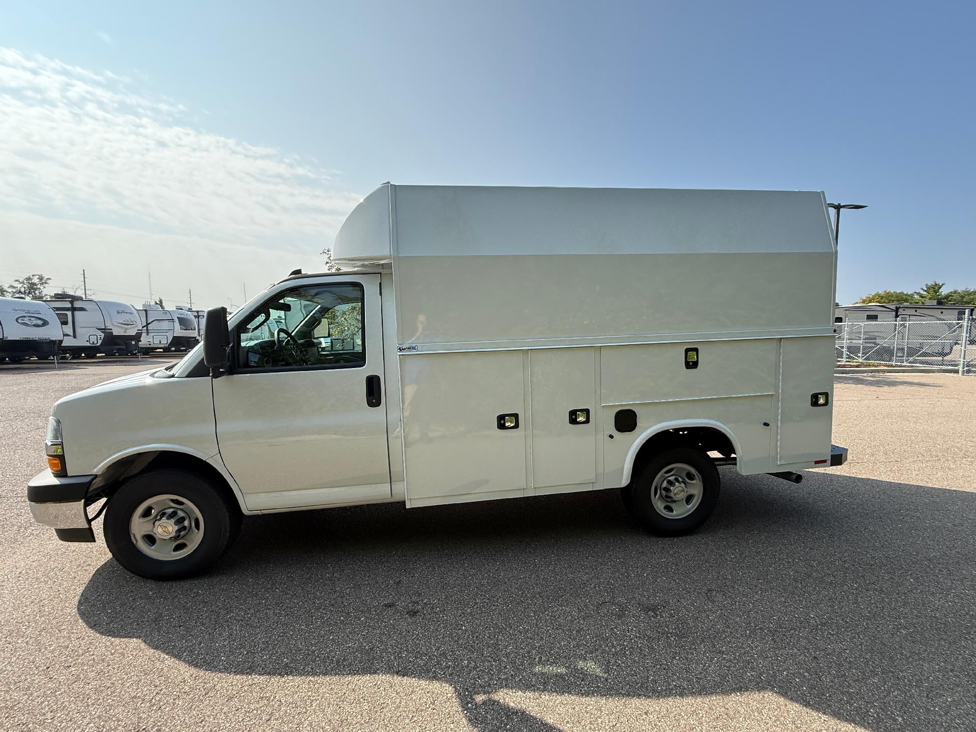 2025 Chevrolet Express Cutaway 3500 Base