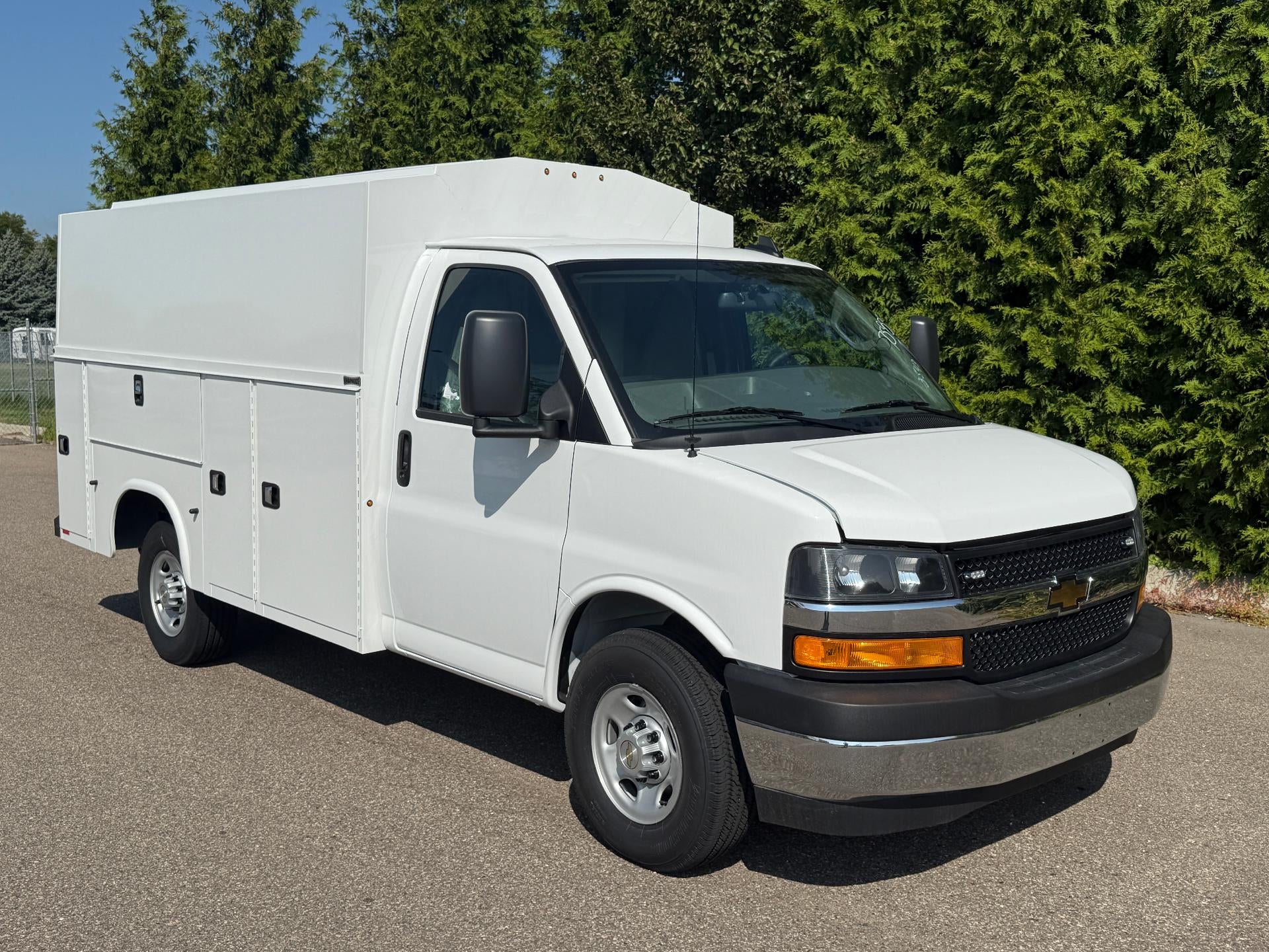 2025 Chevrolet Express Cutaway 3500 Base