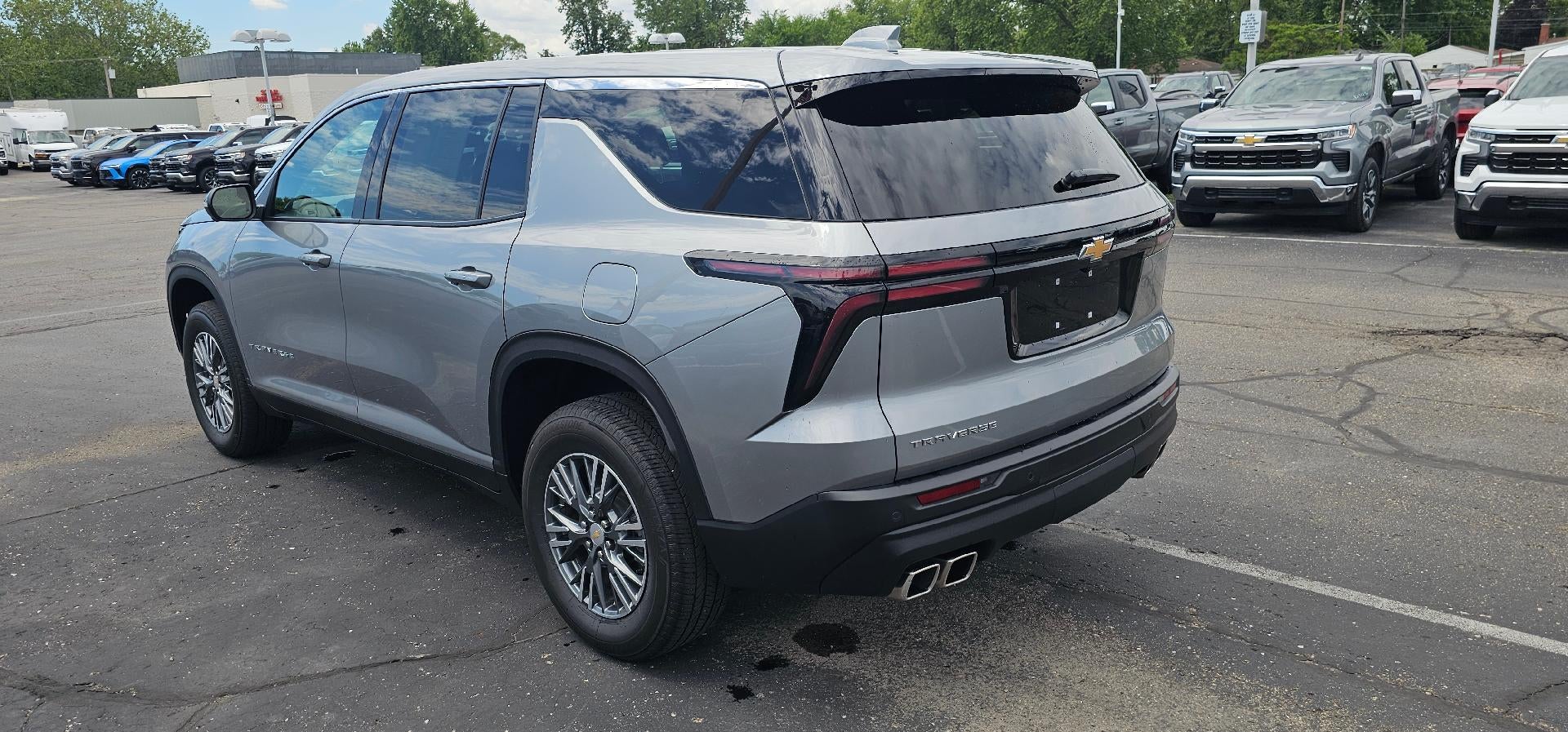 2024 Chevrolet Traverse LS FWD