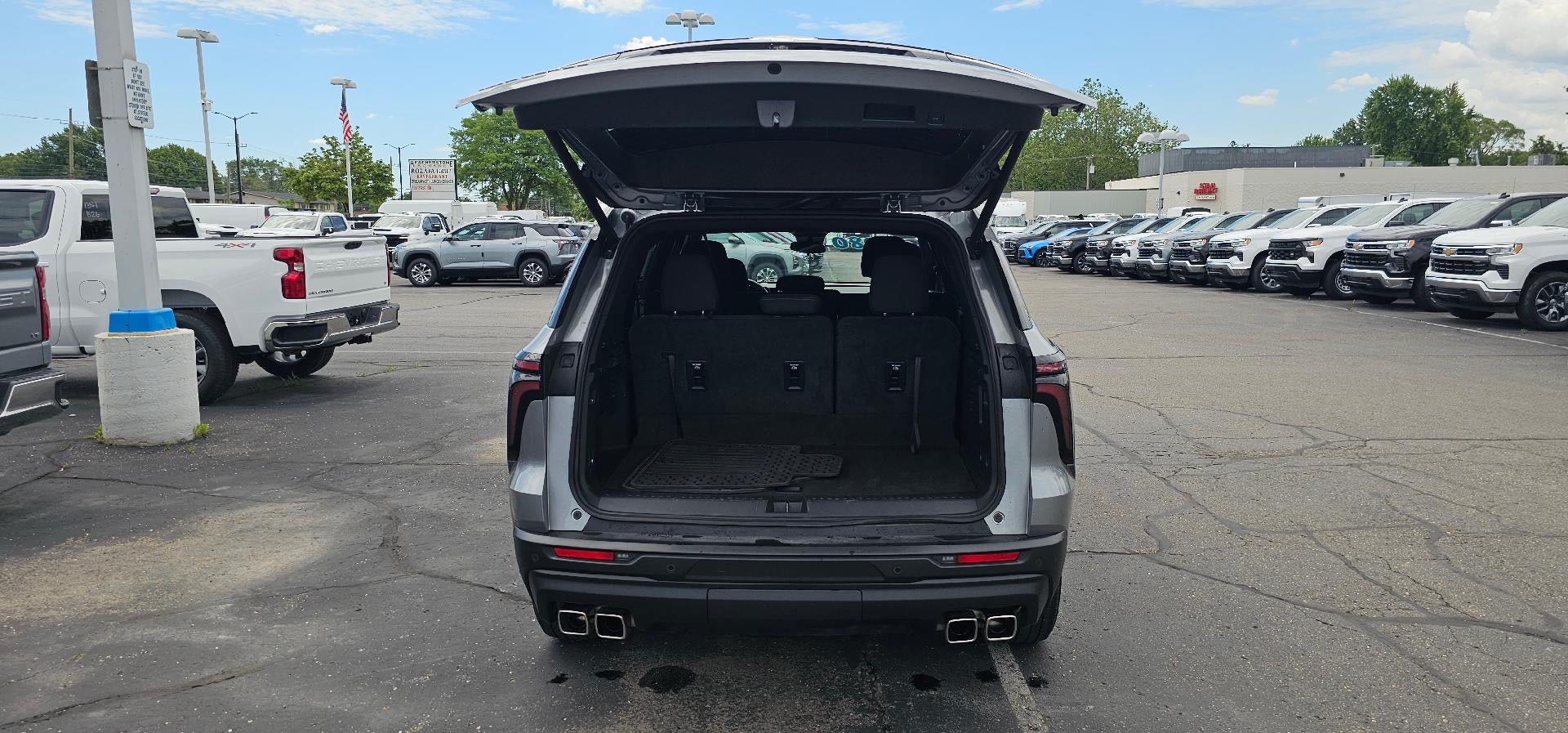 2024 Chevrolet Traverse LS FWD