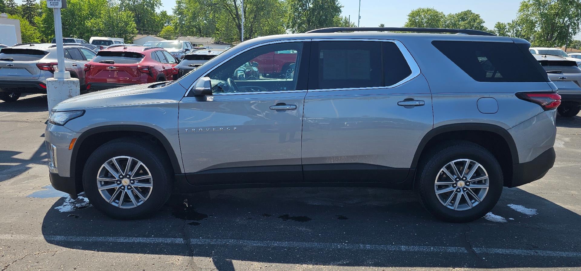 2023 Chevrolet Traverse LT Cloth FWD