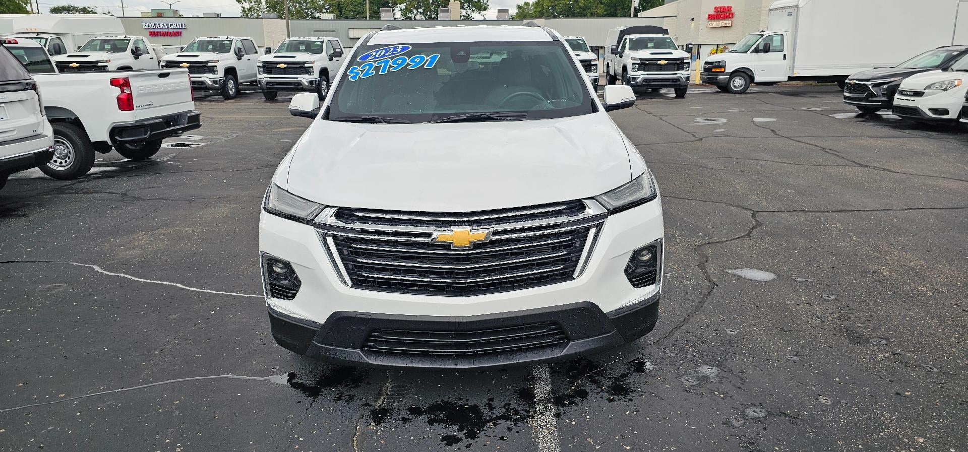 2023 Chevrolet Traverse LT Cloth 