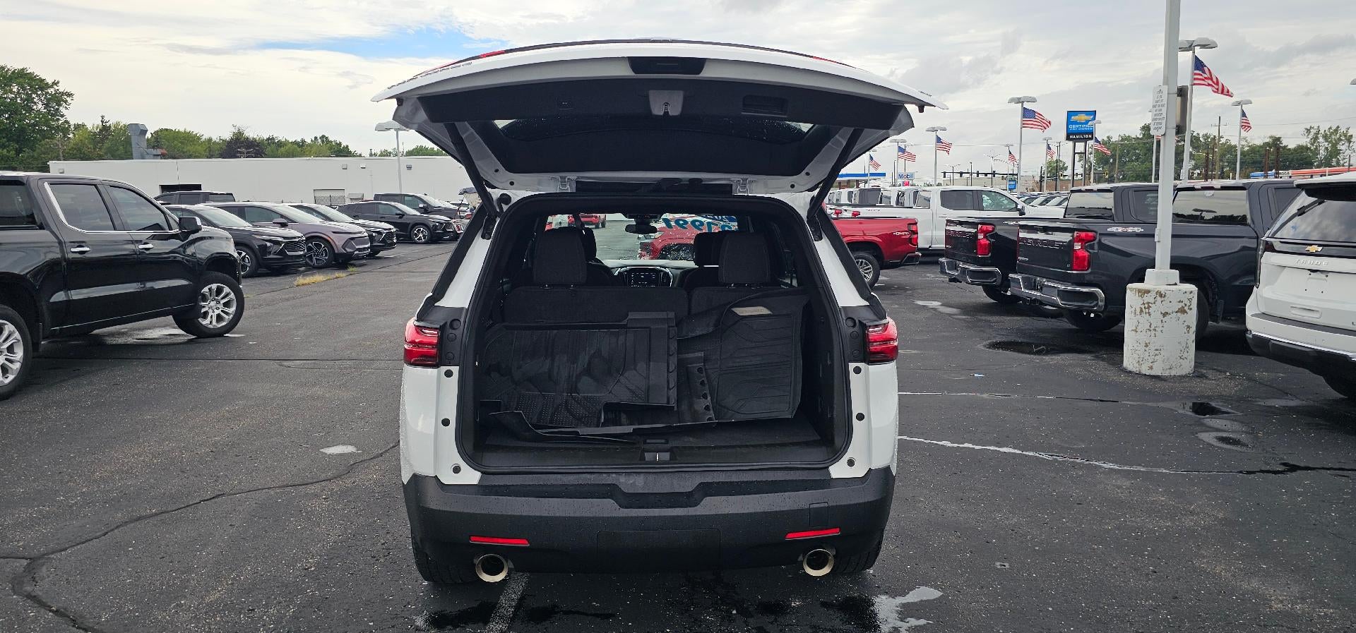 2023 Chevrolet Traverse LT Cloth 