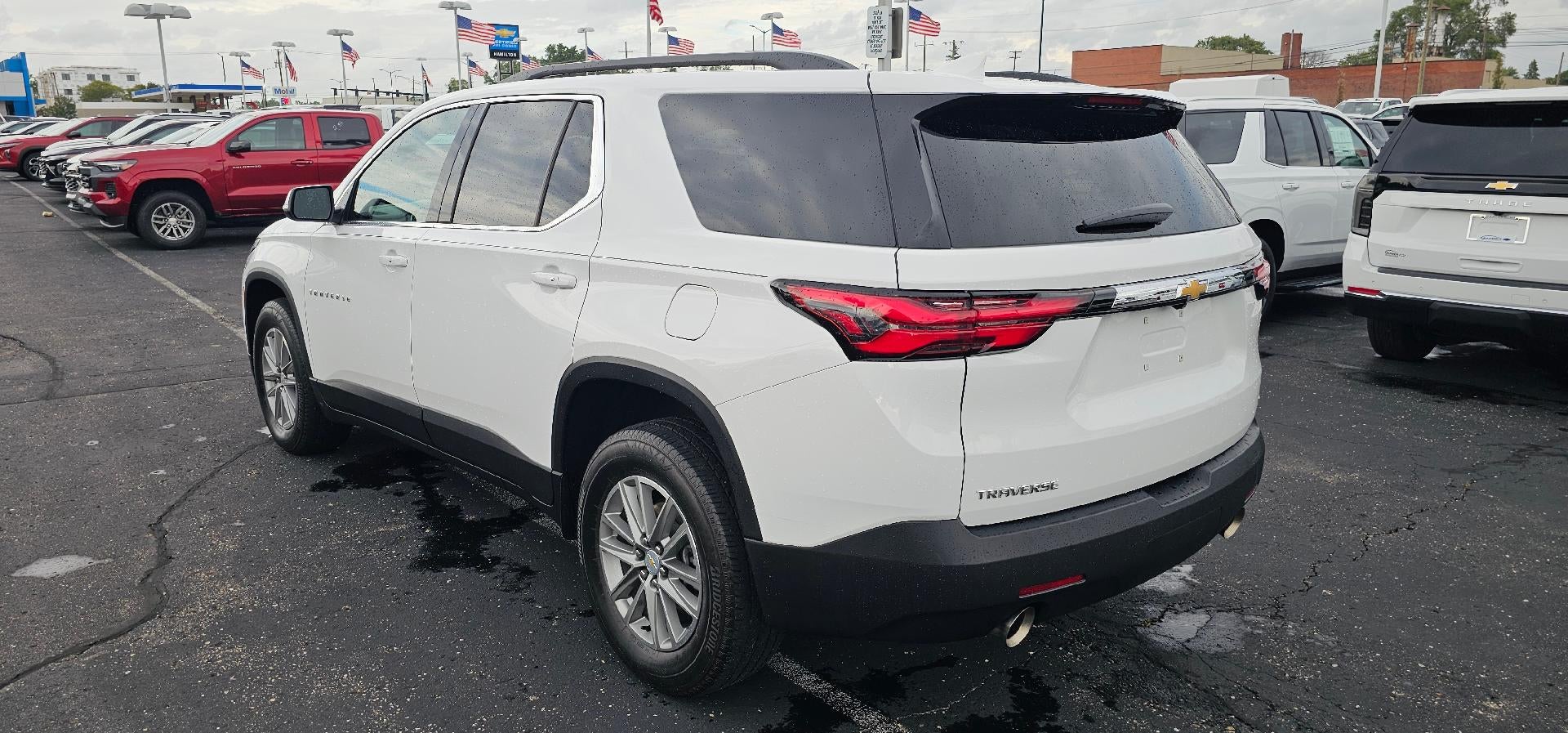 2023 Chevrolet Traverse LT Cloth 