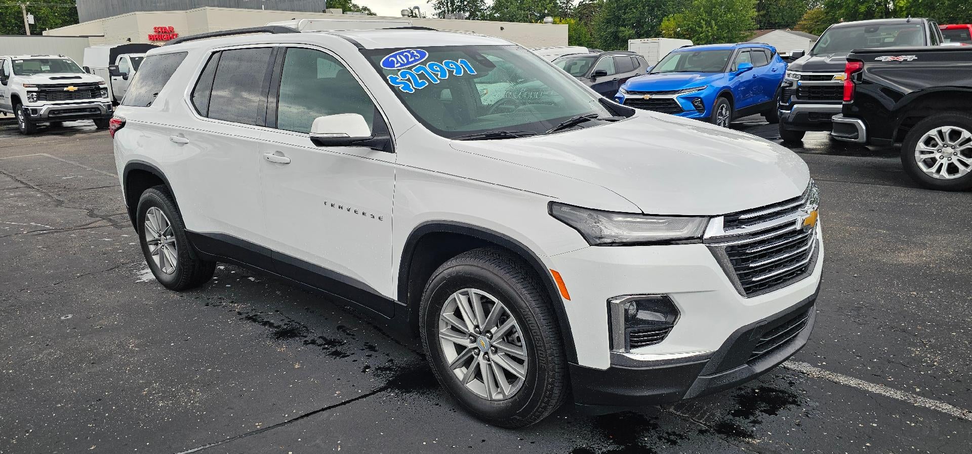 2023 Chevrolet Traverse LT Cloth 