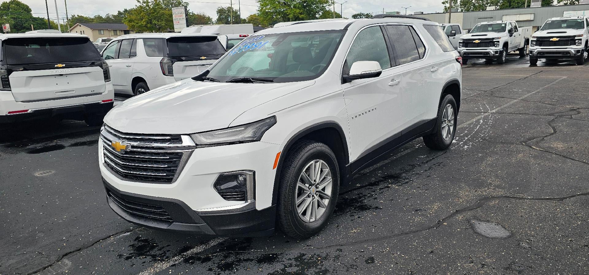 2023 Chevrolet Traverse LT Cloth 