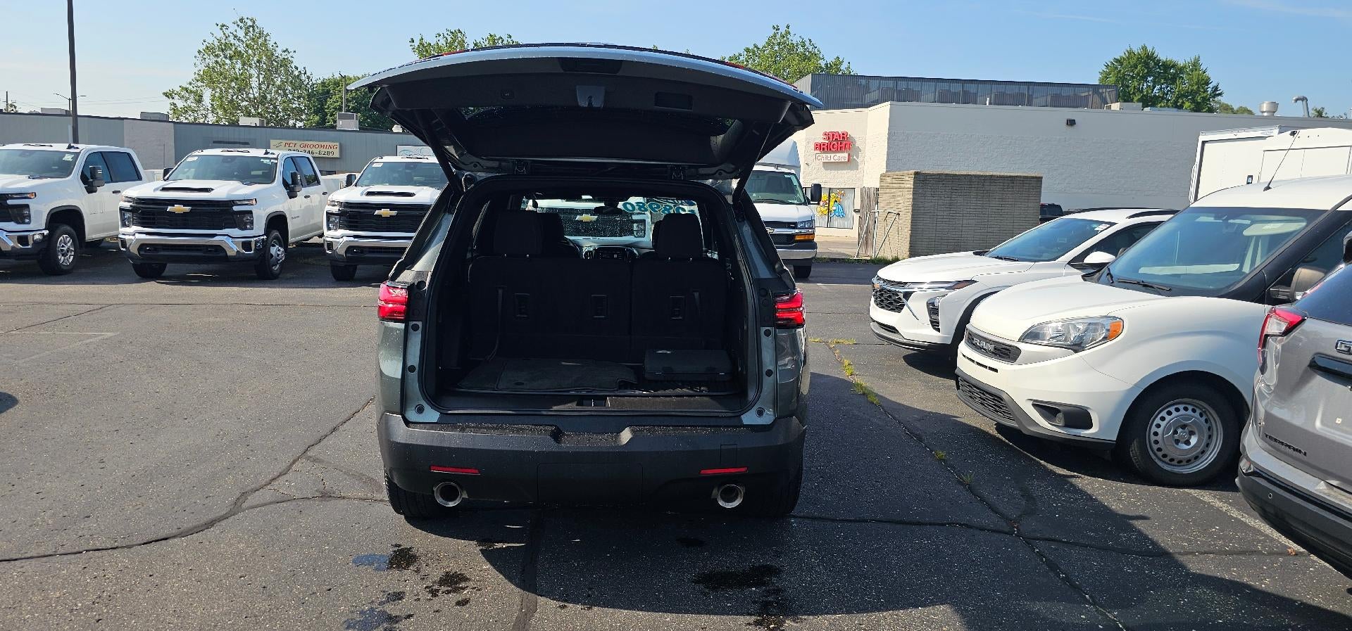 2023 Chevrolet Traverse LT Cloth FWD
