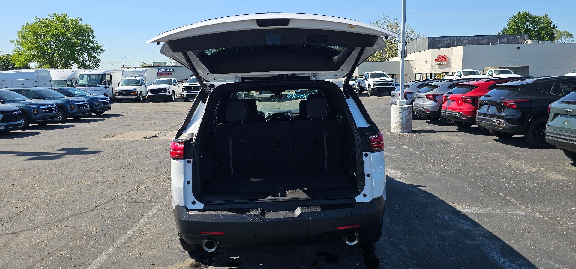 2023 Chevrolet Traverse LT Leather FWD