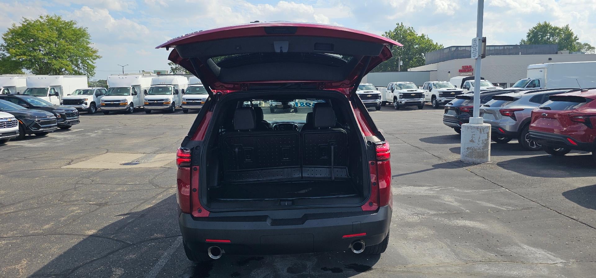 2023 Chevrolet Traverse LT Leather FWD