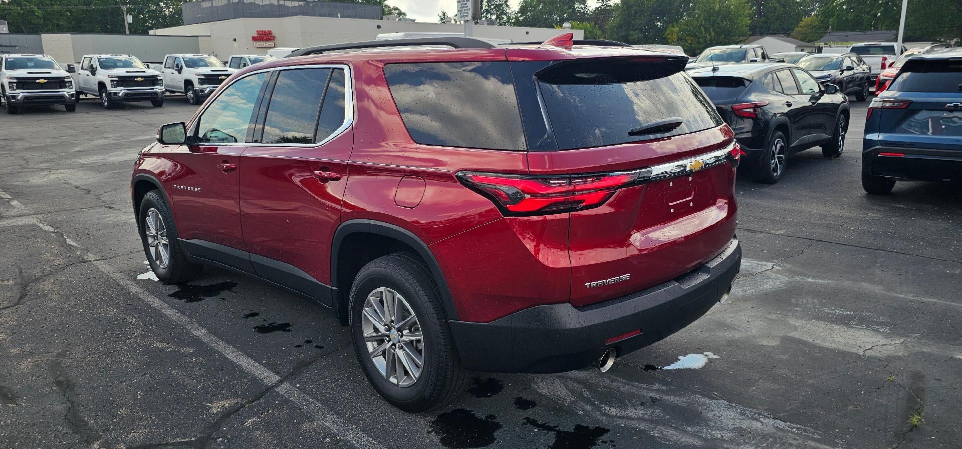 2023 Chevrolet Traverse LT Leather FWD