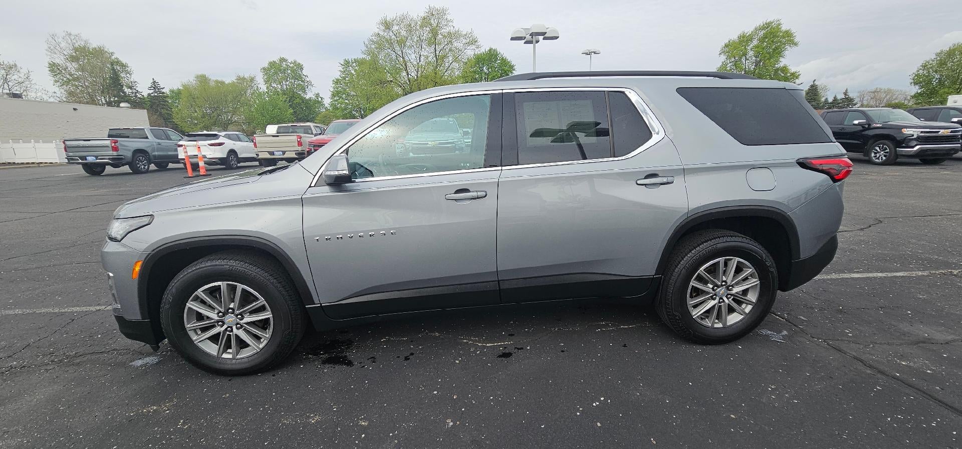 2023 Chevrolet Traverse LT Cloth AWD