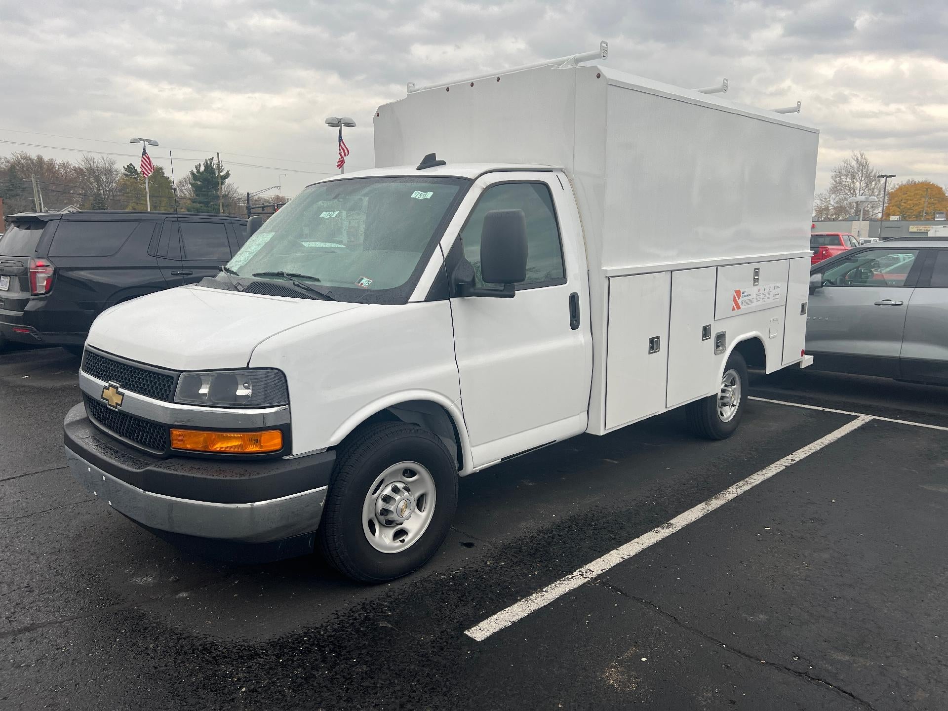 2024 Chevrolet Express Cutaway 3500 Base