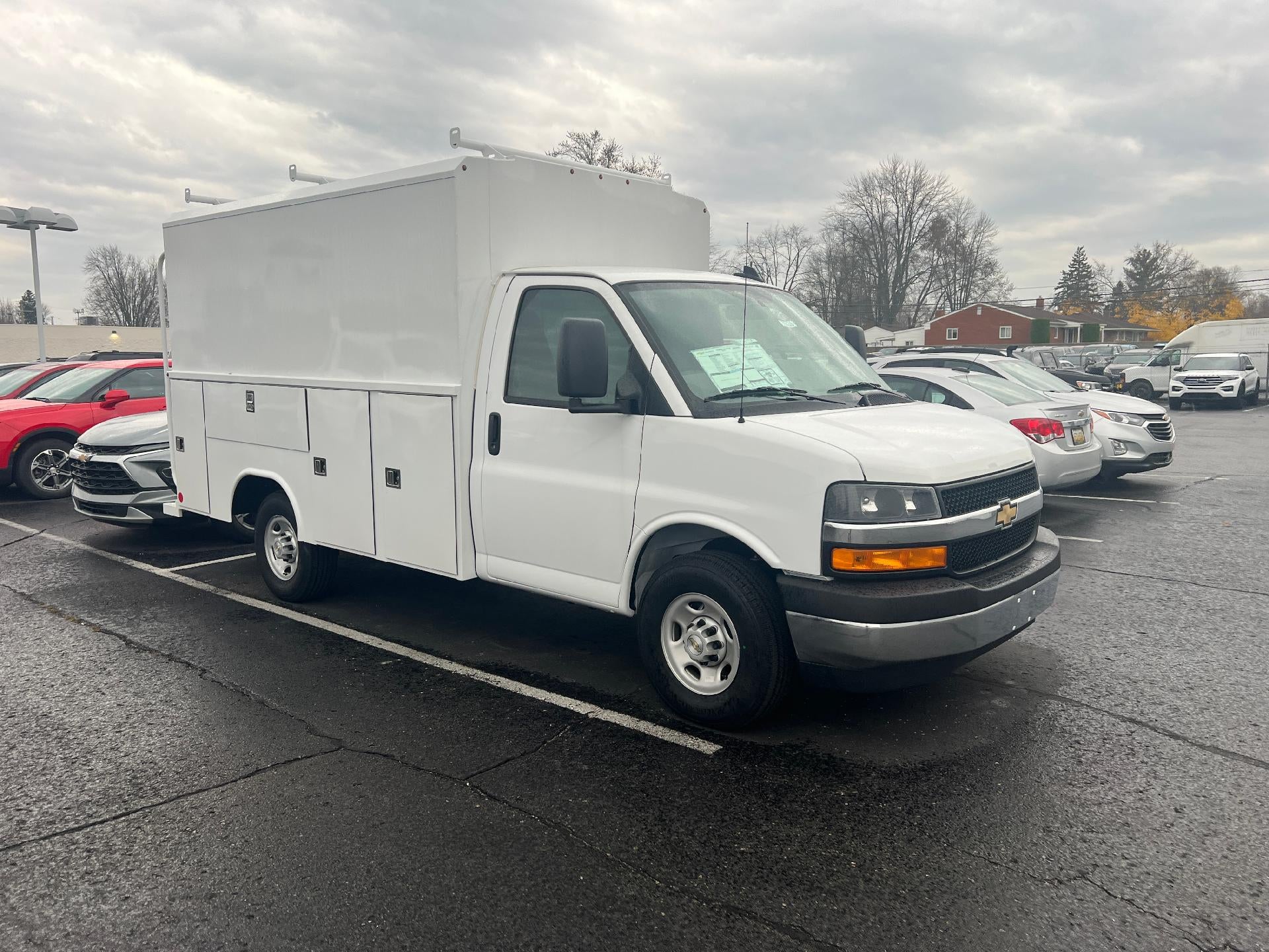 2024 Chevrolet Express Cutaway 3500 Base