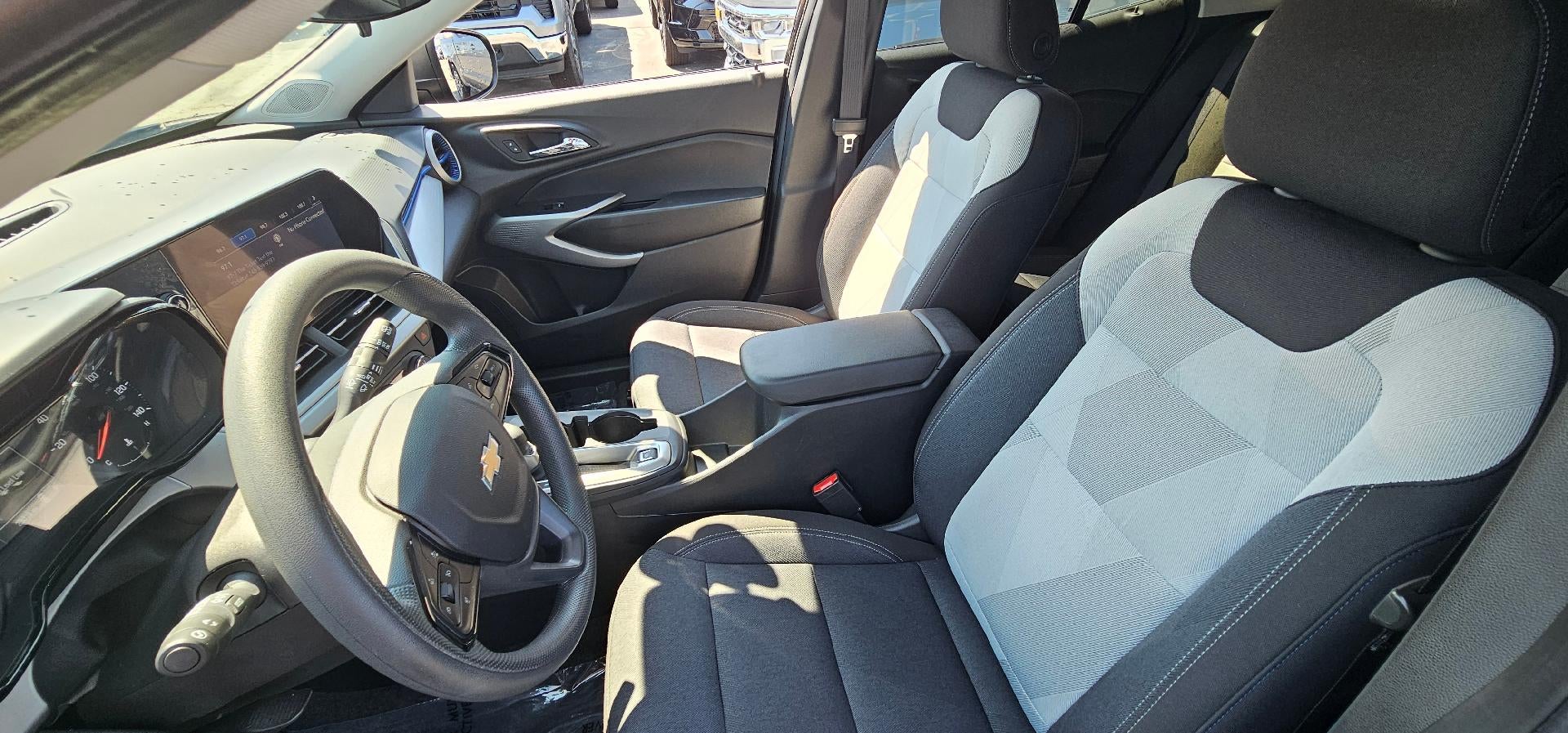2025 Chevrolet Trax LS FWD