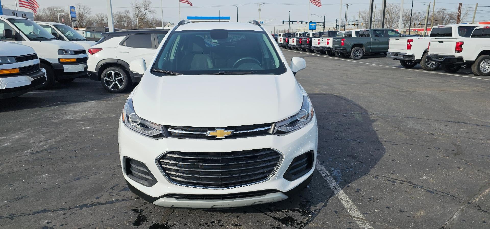 Used 2022 Chevrolet Trax LT with VIN KL7CJPSM2NB565538 for sale in Warren, MI